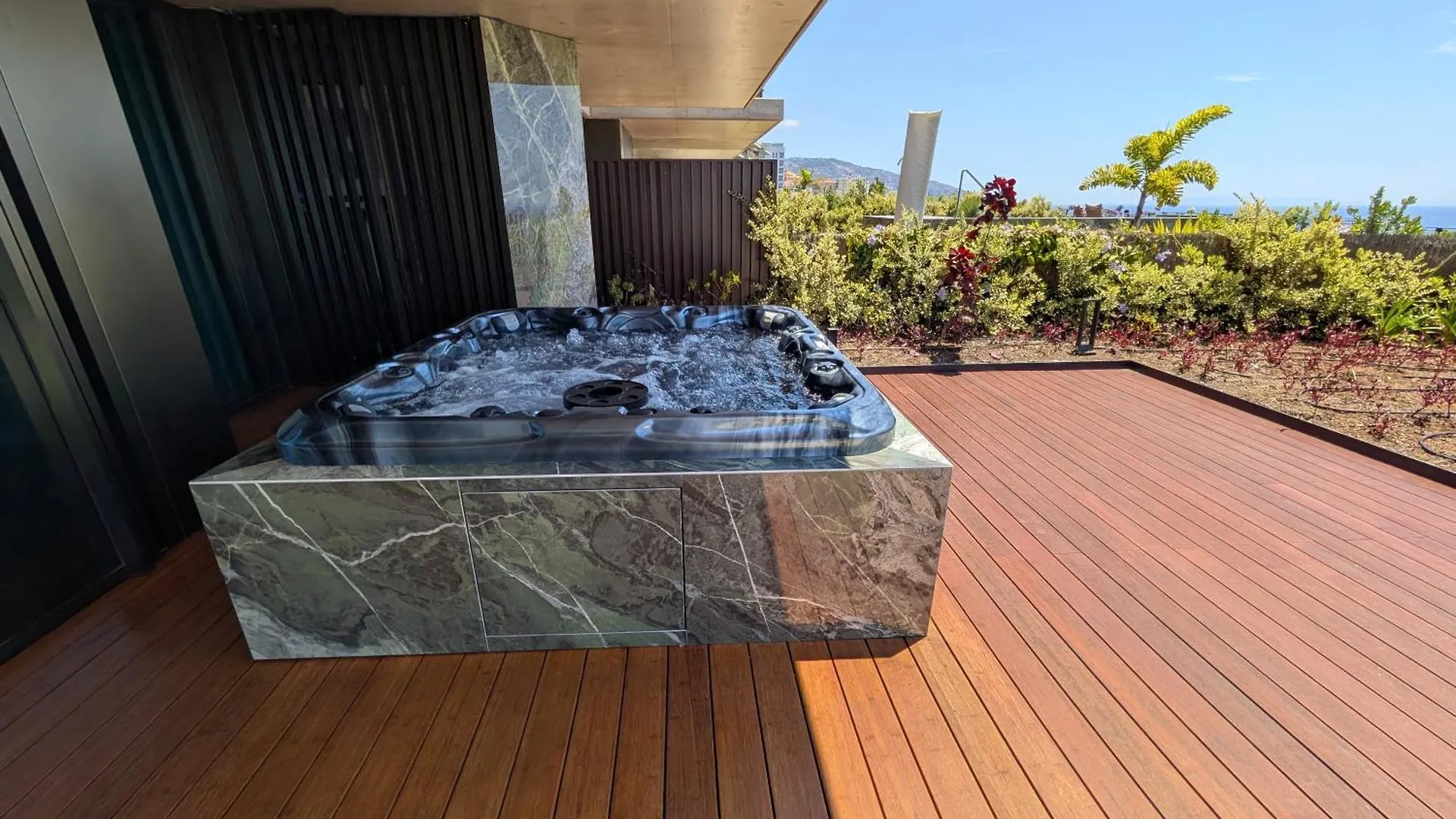 Savoy Residence One Bedroom With Jaccuzzi - Style And Sophistication Φουνκάλ 0*,
